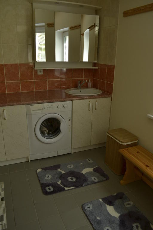 Mere Holiday House Salme Zimmer foto